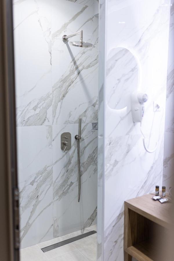 Ammos Luxury Apartments เนอาวรัสนา ภายนอก รูปภาพ